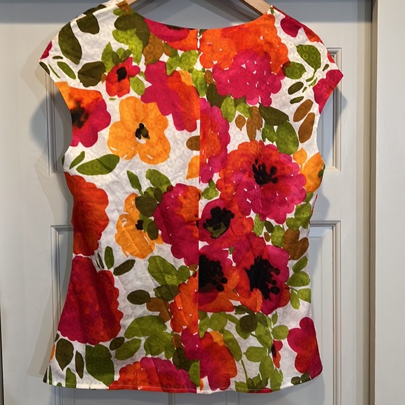 St. John Couture sleeveless silk and wool blend sleeveless floral shirt - Picture 6 of 11